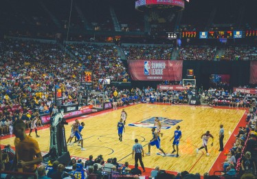 足球直播-火箭队球星技术特点详解及比赛中关键表现分析