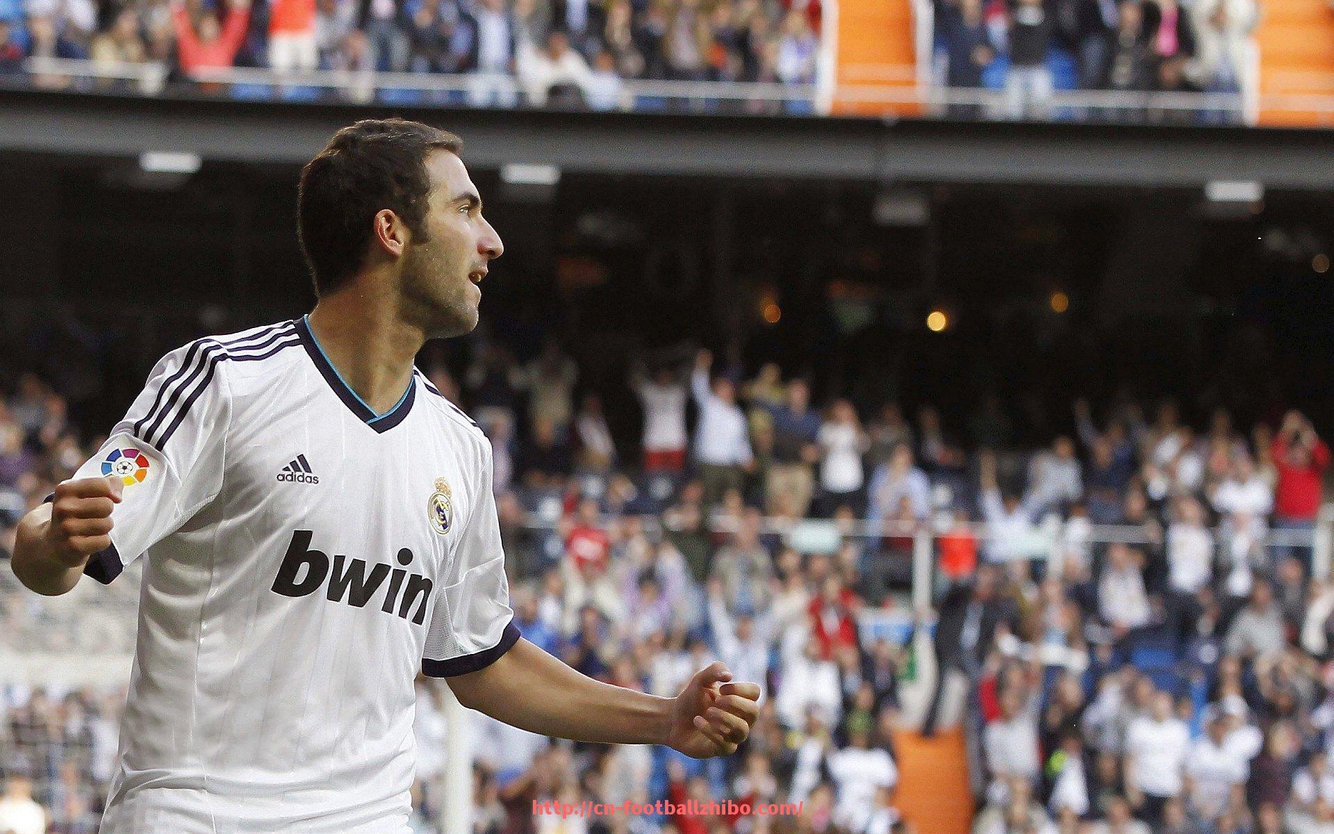 足球直播-赛前剪影合集：世俱杯球员准备状态与训练画面